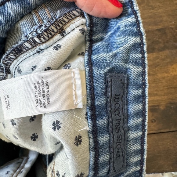 Lucky Brand Women's High Rise Lucky Pins Jean Short in Motif Garden Ridge - Picture 6 of 7
